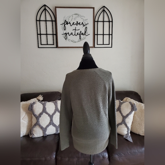 Athleta Hanover Refined V-Neck Pullover Sweater In Sage Green Sz XXS Wool Blend - Picture 3 of 10